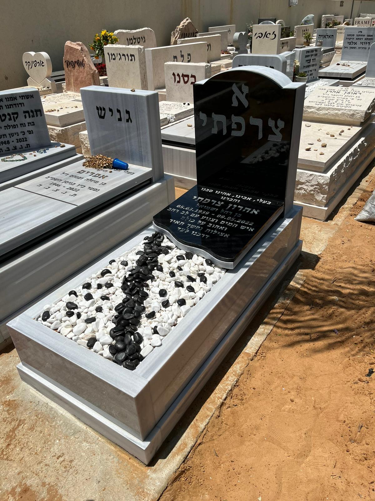 מצבות יחיד מכל סוגי החומרים לבניין מצבות איכותיות תמונה מס' 17 - דוגמת מצבה מבית מצבות פתח תקווה