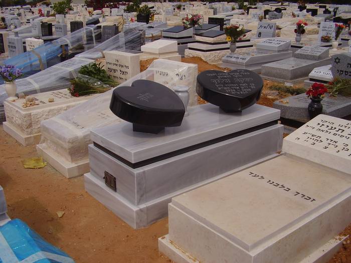 מצבות משפחתיות מכל סוגי החומרים לבניין מצבות איכותיות תמונה מס' 39 - דוגמת מצבה מבית מצבות פתח תקווה