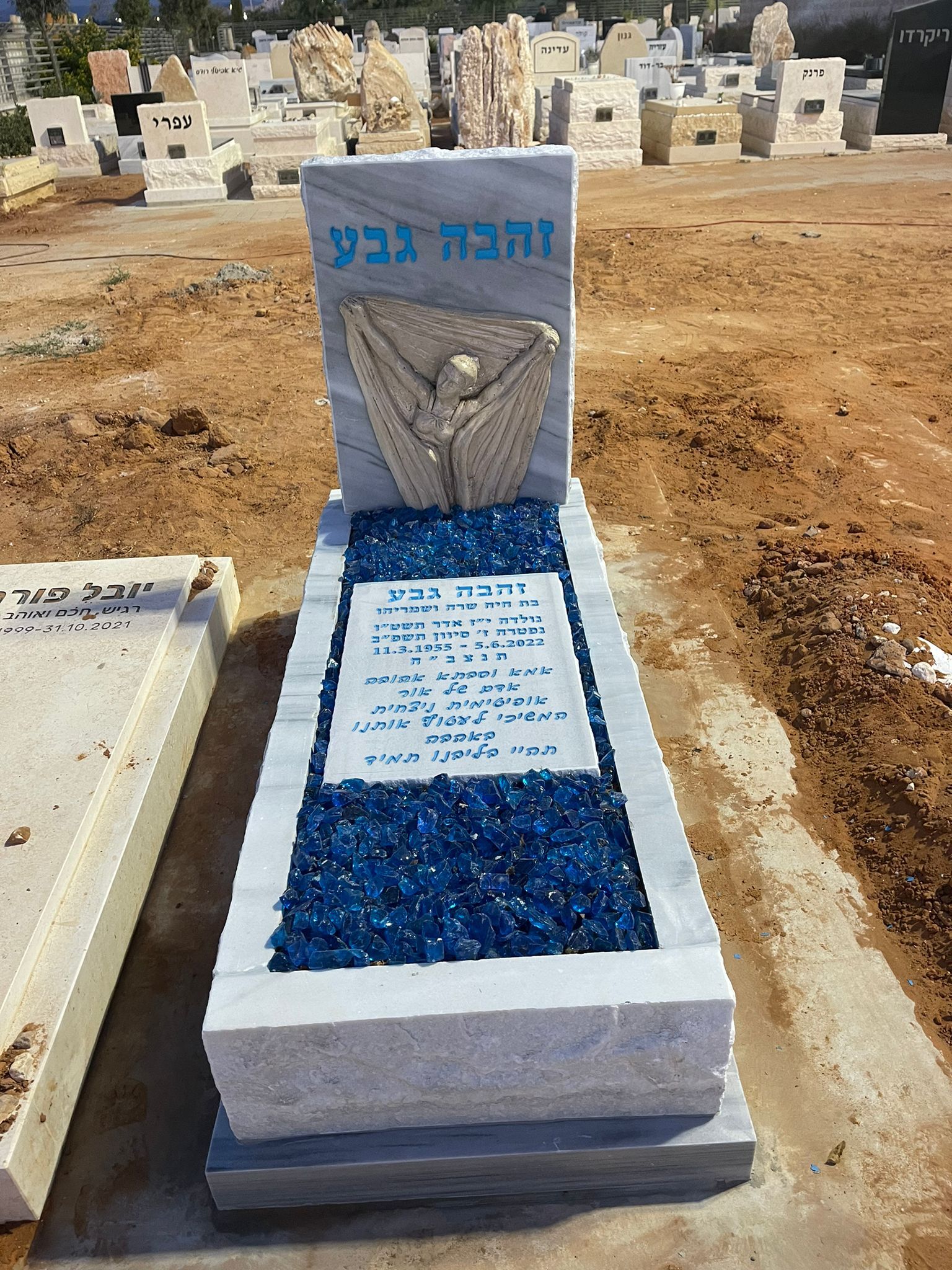 מצבות יחיד מכל סוגי החומרים לבניין מצבות איכותיות תמונה מס' 80